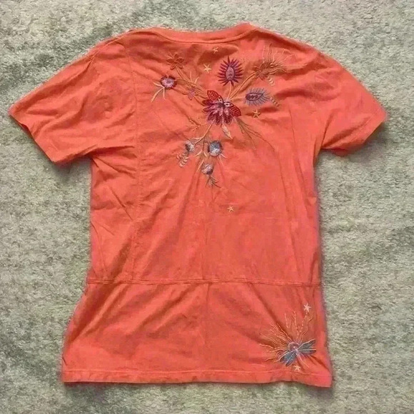Johnny Was PHOEBE SHORT SLEEVE SEAMED RELAXED TEE - Picture 7 of 7
